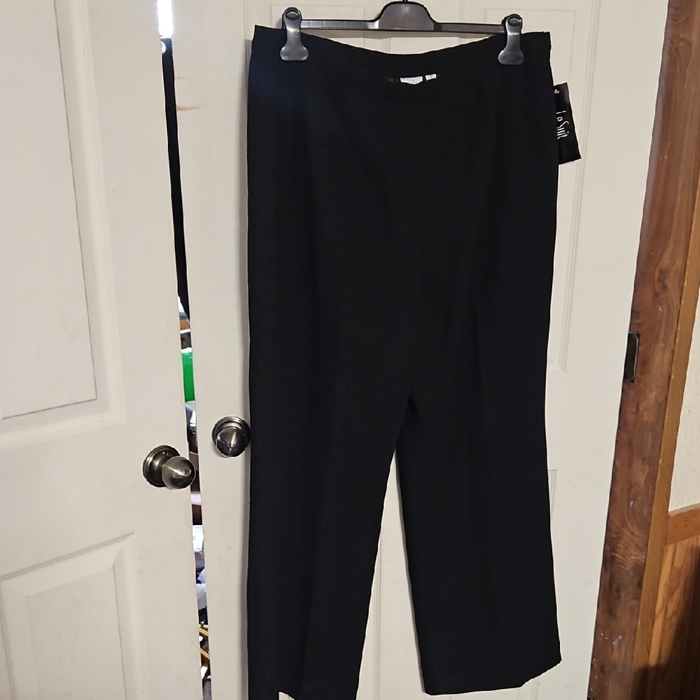 LE SUIT BLACK TROUSER PANT: NEW WITH TAGS: SIZE 18
